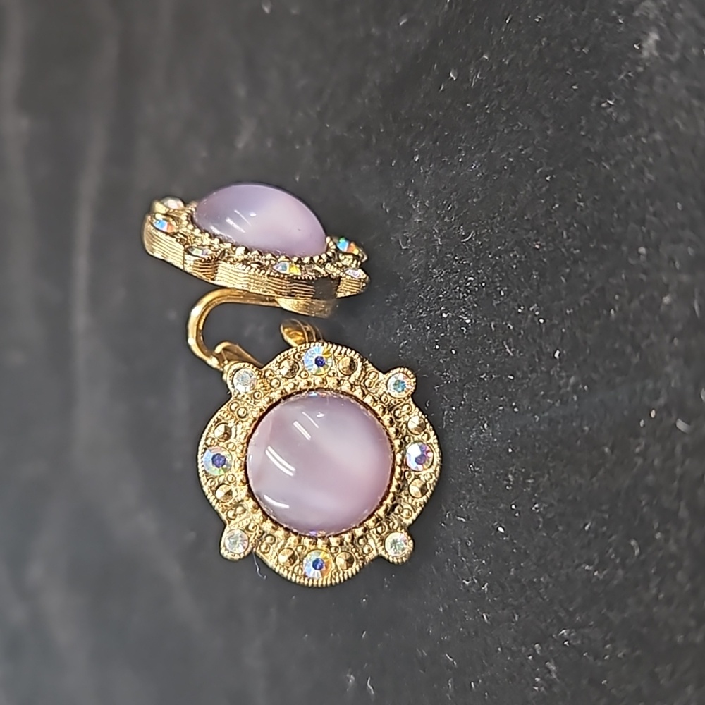 Vintage 1928 Brand clip on earings.